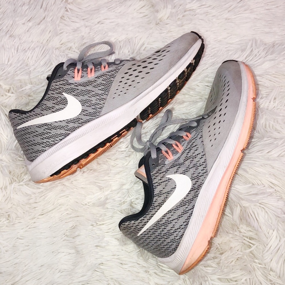 Gray Nike tennis shoes